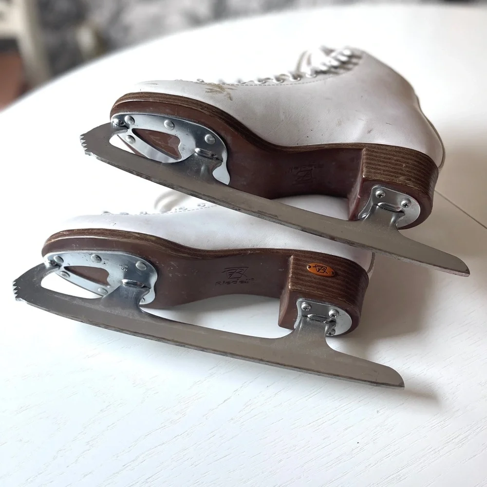 riedell skates classic white